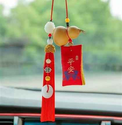 Product Name: Hand-Embroidered Calabash Sachet Pendant - Elegant Car Hanging Decor with Silk Tassel & Sandalwood